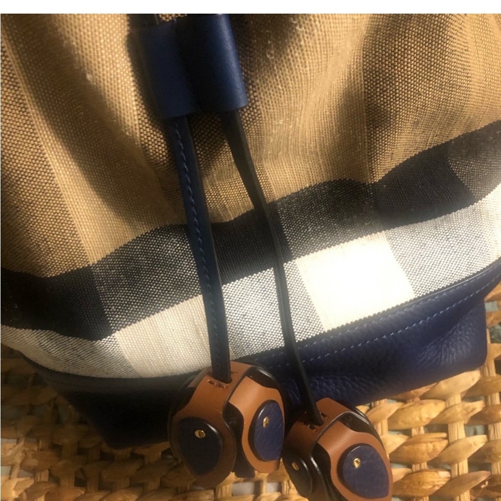 Burberry Mega Check Tassel Heston Tote - Picture 4 of 9
